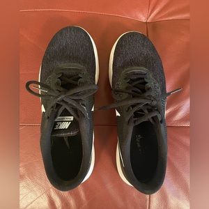 Nike Flex Contact shoes. Black. Great used condition.  Size 8